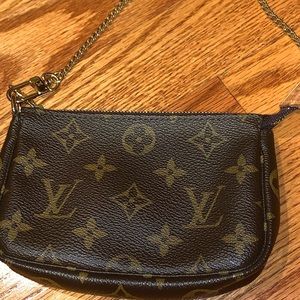 Louis Vuitton pochette chain wallet